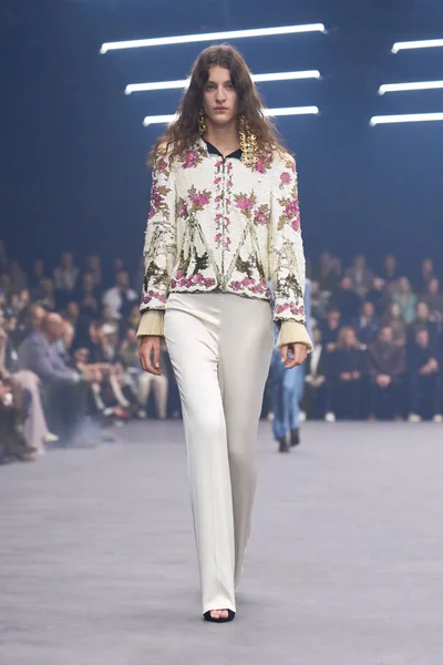 Look 10